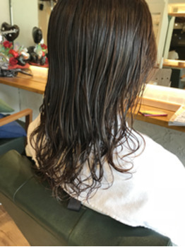 夏のパーマは髪の毛をまとめたときにもいい感じに_20180725_1